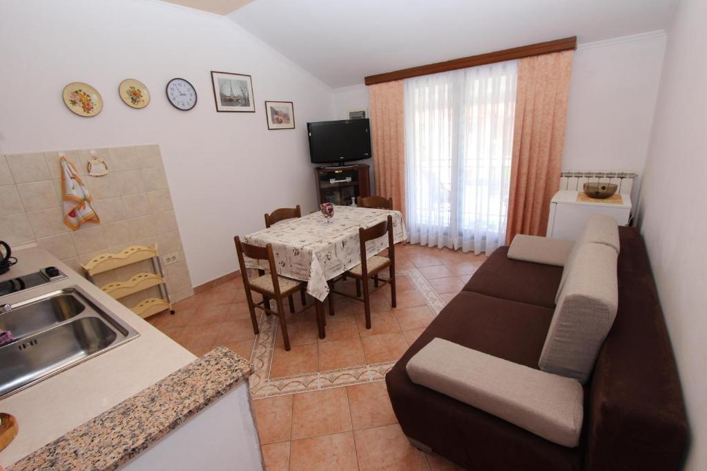 Kuchnia lub aneks kuchenny w obiekcie Apartments Marlina