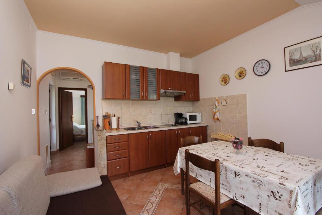 Kuchnia lub aneks kuchenny w obiekcie Apartments Marlina