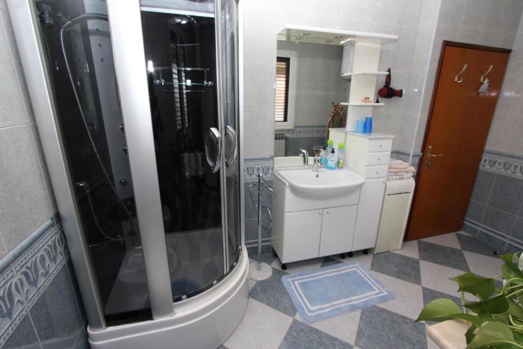 Łazienka w obiekcie Apartments Marlina
