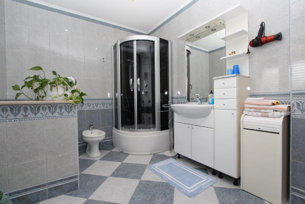 Kuchnia lub aneks kuchenny w obiekcie Apartments Marlina