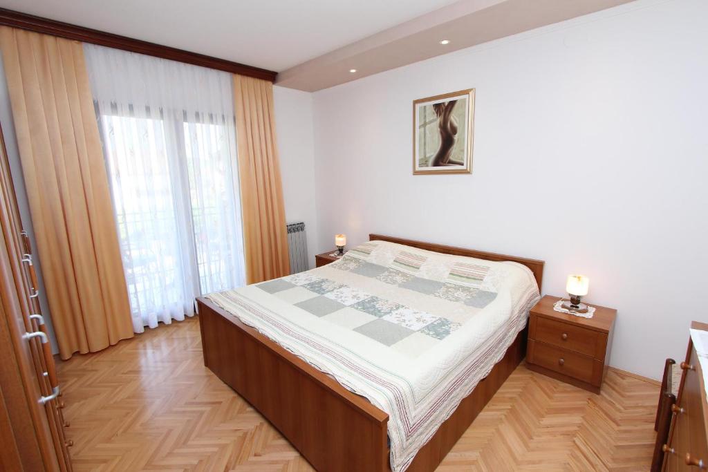 Łóżko lub łóżka w pokoju w obiekcie Apartments Marlina