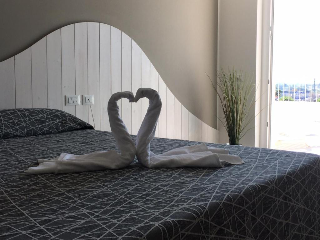 Postel nebo postele na pokoji v ubytování Hotel Letizia