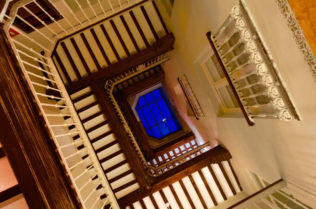 a stairwell with a blue window in a building at Hotel Argantonio in Cádiz