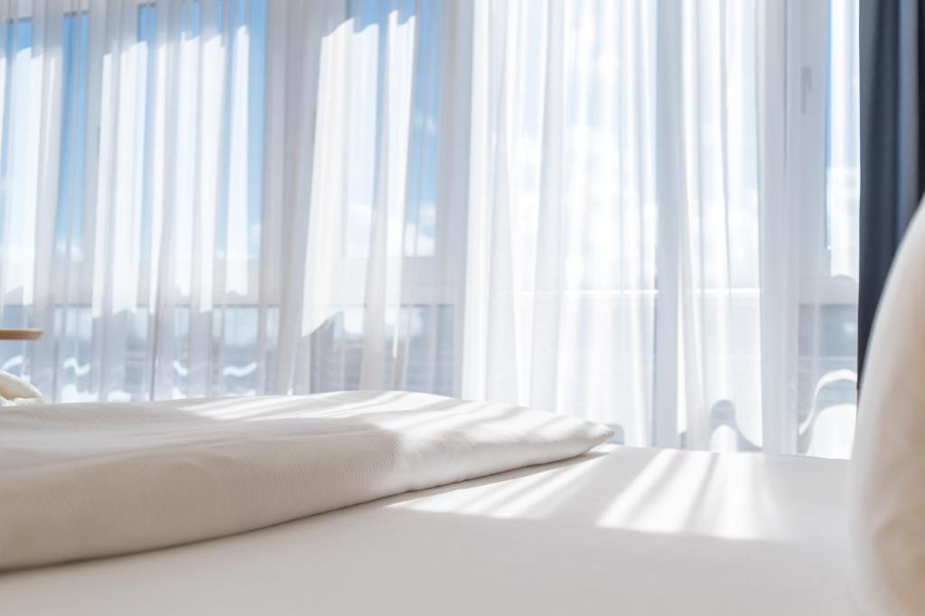 Krevet ili kreveti u jedinici u objektu Strand-Hotel Hübner