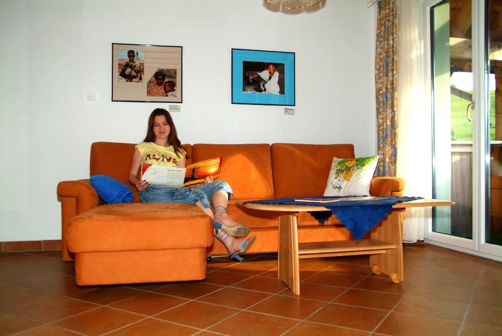A seating area at Apartments Grabler