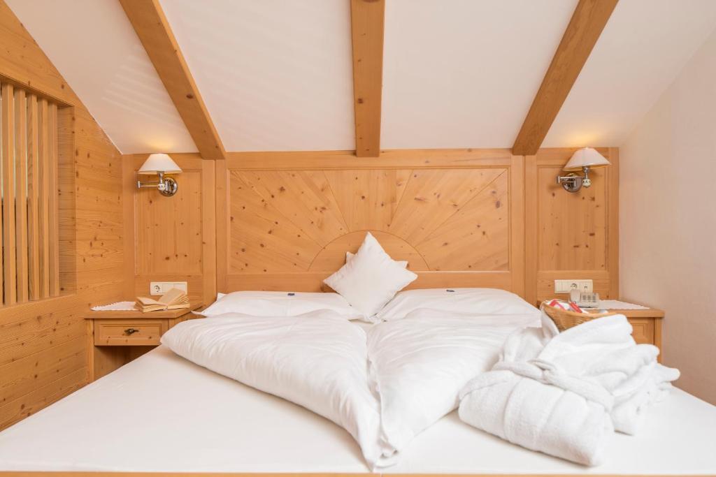 Postel nebo postele na pokoji v ubytování Naturhotel Miraval