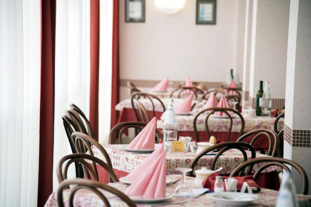Restaurace v ubytování Hotel Seven