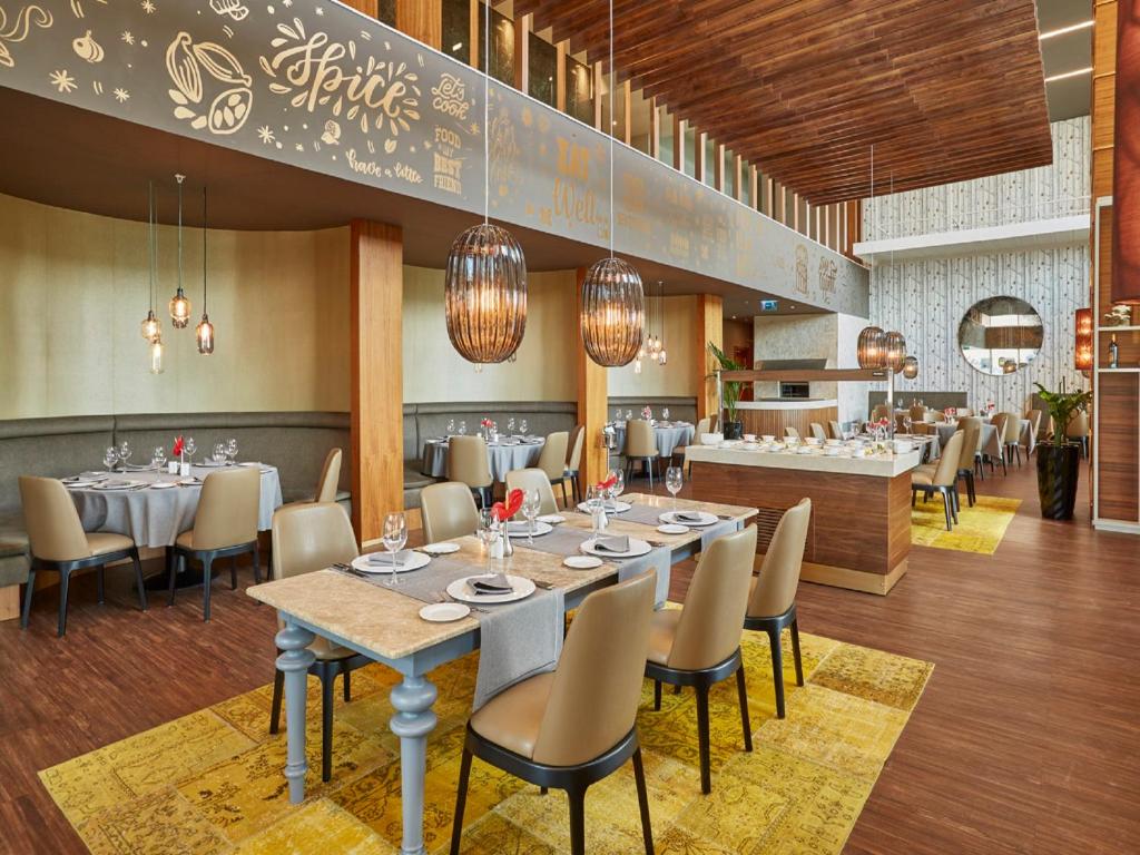 Restaurace v ubytování Wyndham Grand Istanbul Levent Hotel & Conference Center