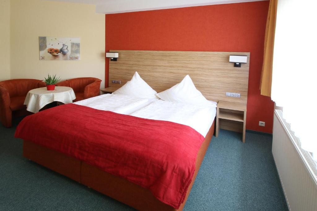 Postel nebo postele na pokoji v ubytování Hotel-Restaurant Weinberg