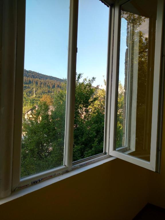 Vista general d'una muntanya o vistes d'una muntanya des de l'hostal o pensió