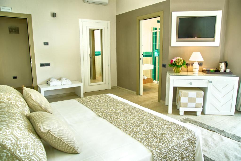 Łóżko lub łóżka w pokoju w obiekcie Eliantos Boutique Hotel & Spa