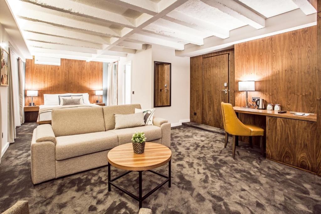 Nomad Luxury Suites - King Suite