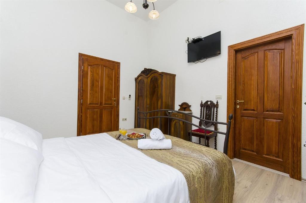 Postel nebo postele na pokoji v ubytování Palace Derossi