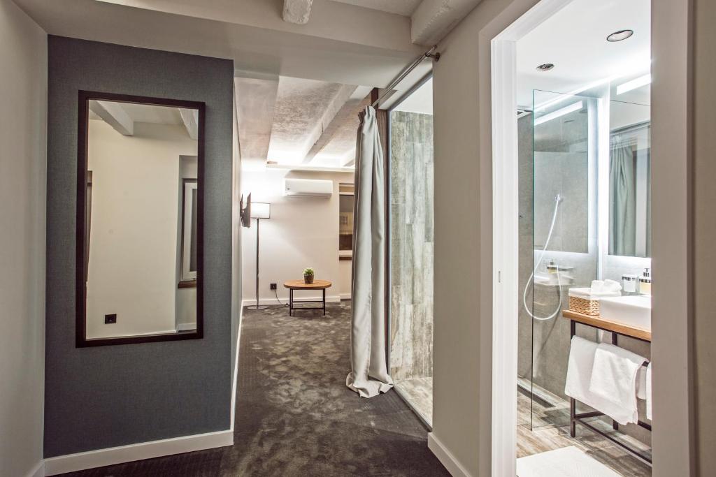 Nomad Luxury Suites - Standard Twin Suite