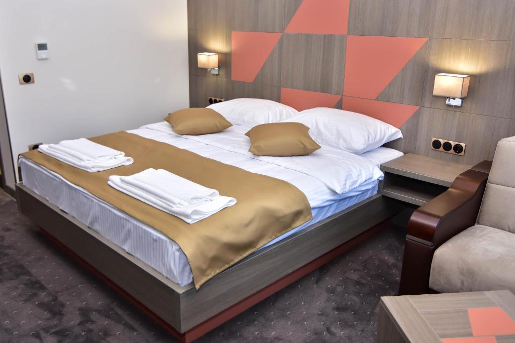 Säng eller sängar i ett rum på Hotel Ključ
