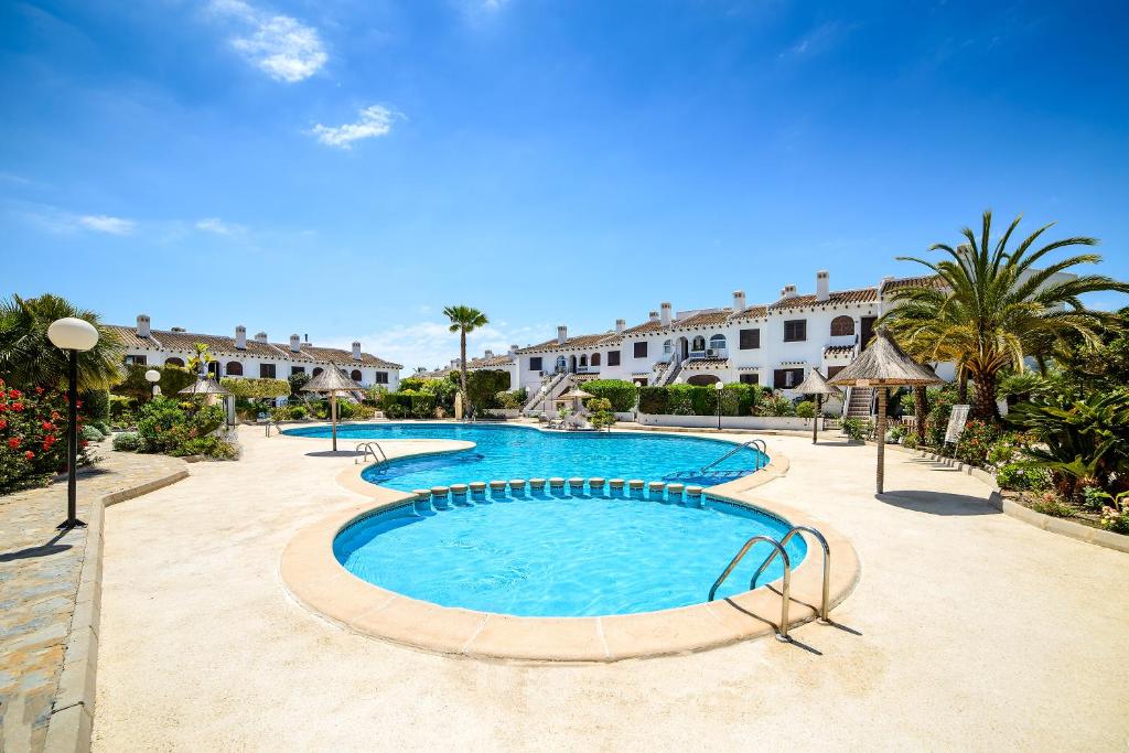 Bazén v ubytování Espanhouse Marena bungalow nebo v jeho okolí