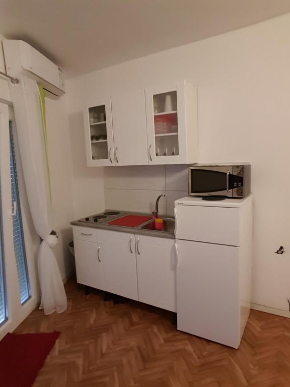 Kuchyňa alebo kuchynka v ubytovaní Apartments Megi