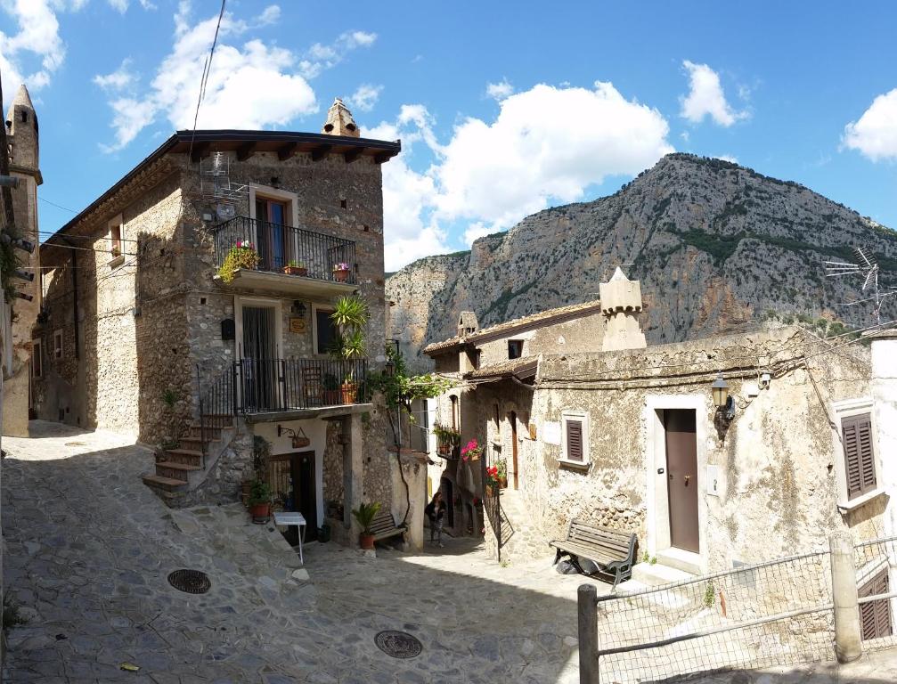 a group of buildings with a mountain in the background at B&B Dhafna in Civita