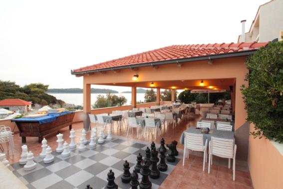Restaurace v ubytování Hotel Priscapac Resort & Apartments