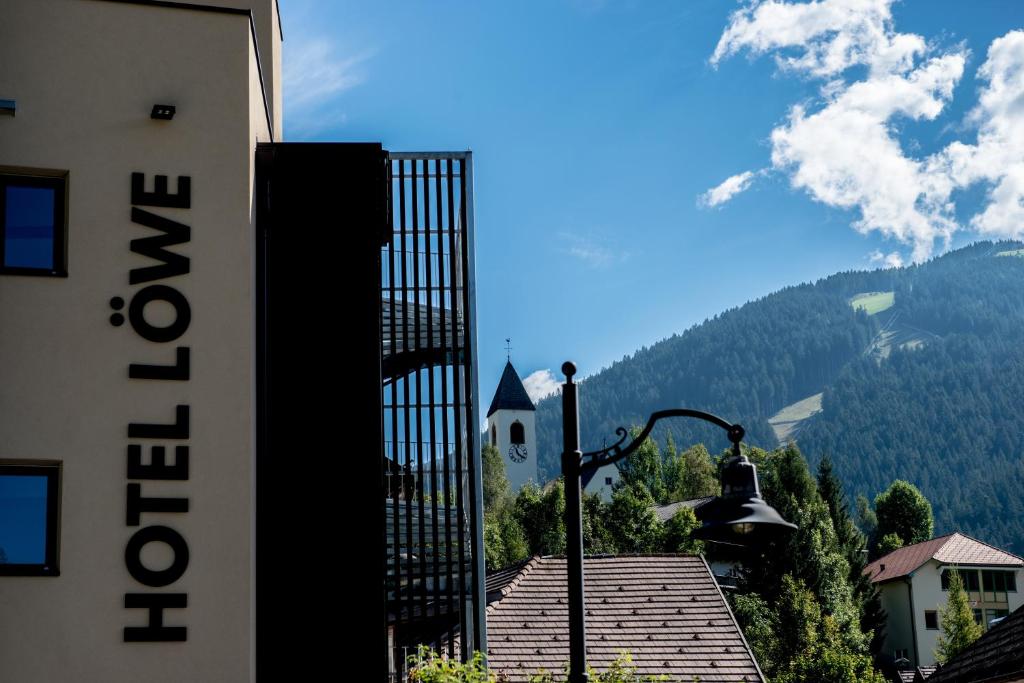 Nespecifikovaný výhled na hory nebo výhled na hory při pohledu z hotelu
