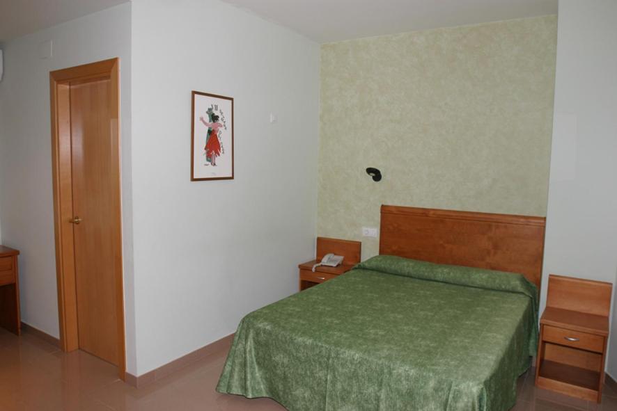 Postel nebo postele na pokoji v ubytování Hotel Fonda Neus