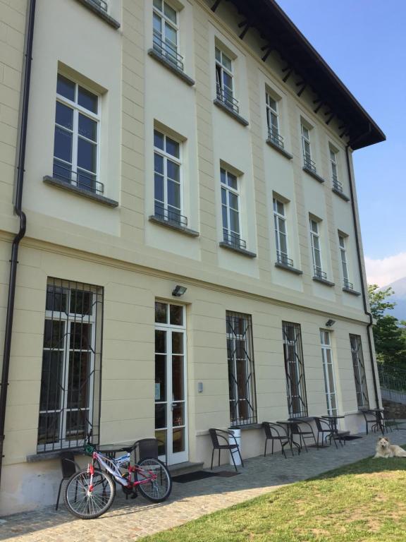 a bike parked in front of a building at La Vecchia Scuola in Villa dʼAllegno