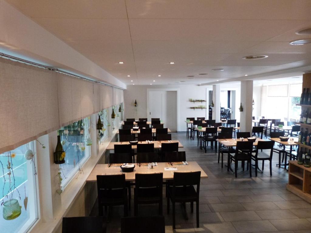 Restaurace v ubytování Hotel Sportcenter Fünf Dörfer AG