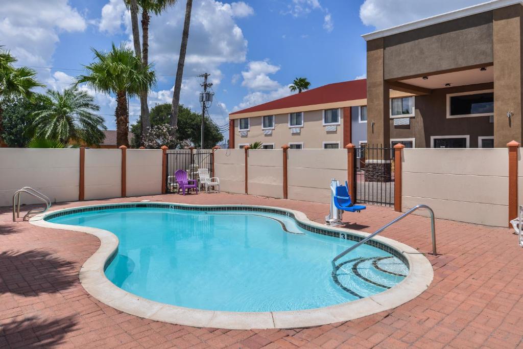 Express Inn Weslaco/Mercedes - Queen Room With Two Queen Beds - Smoking