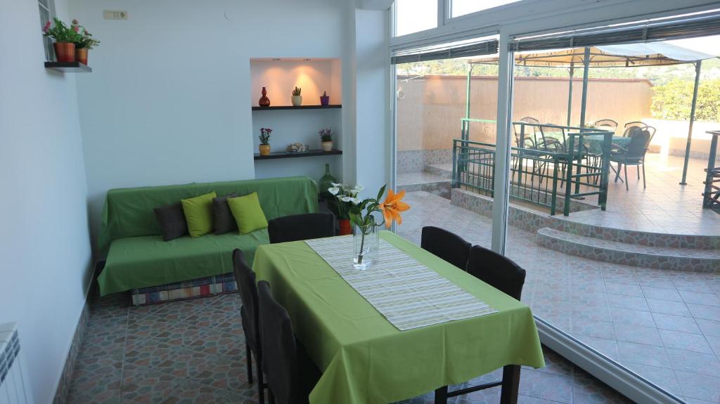 Apartments Komel - 9