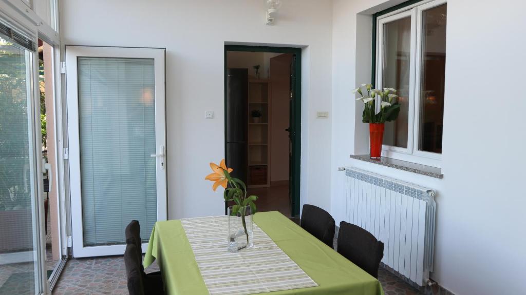 Apartments Komel - 10