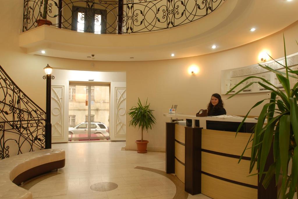 The lobby or reception area at Hotel Vedzisi