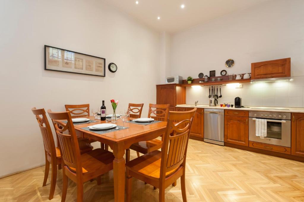 Kuchyň nebo kuchyňský kout v ubytování Liszt Ferenc Boutique Apartment