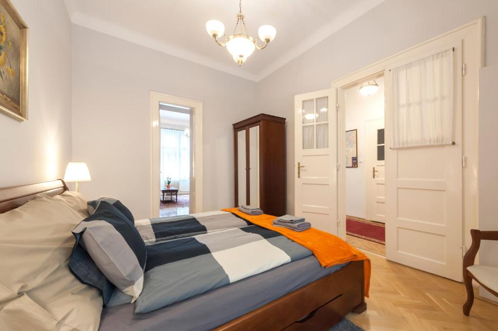 Postel nebo postele na pokoji v ubytování Liszt Ferenc Boutique Apartment
