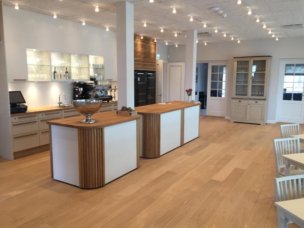 Kuchyň nebo kuchyňský kout v ubytování Hotel Bretagne