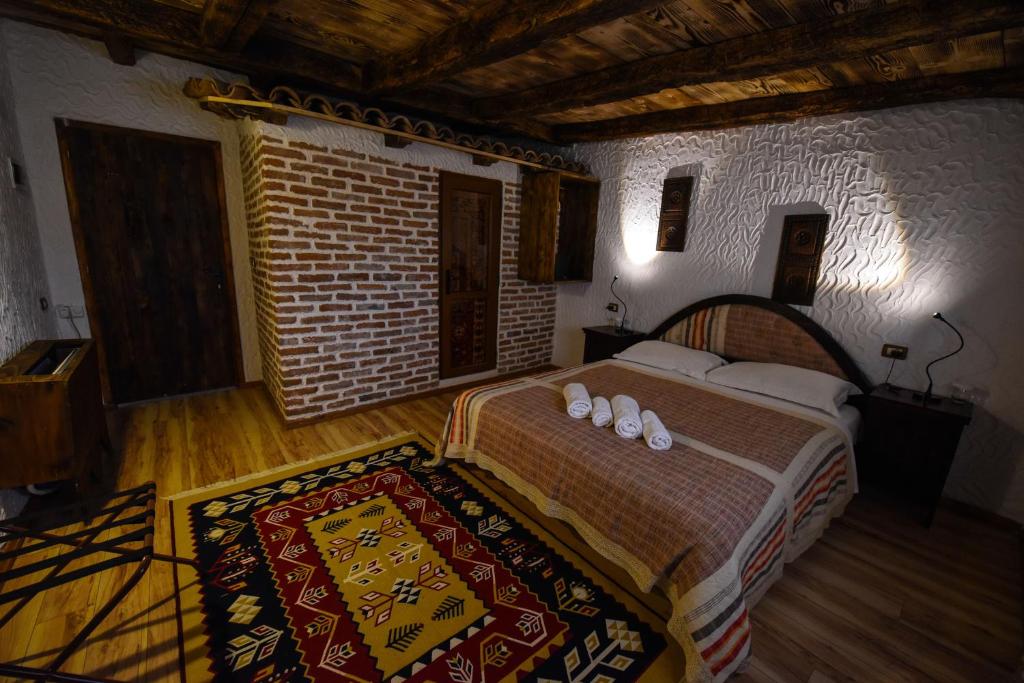 Llit o llits en una habitació de Hotel Tradita