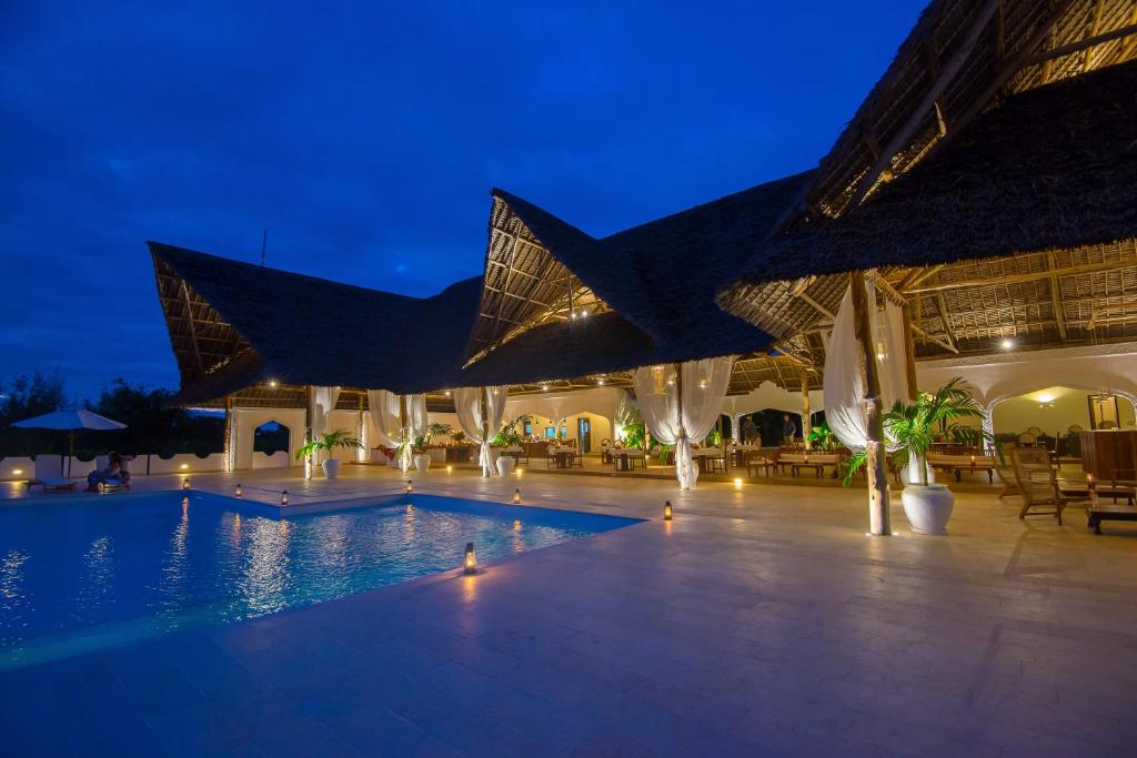 Bazén v ubytování Konokono Beach Resort and Isaraya Luxury Overwater Villas nebo v jeho okolí