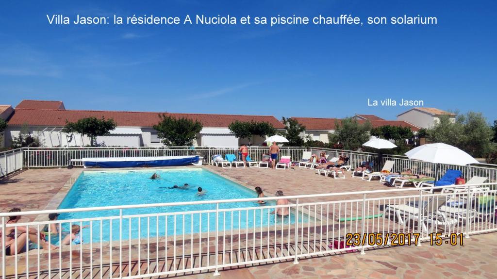 セルヴィオーヌにあるJasonのホテルのスイミングプールを利用できます。