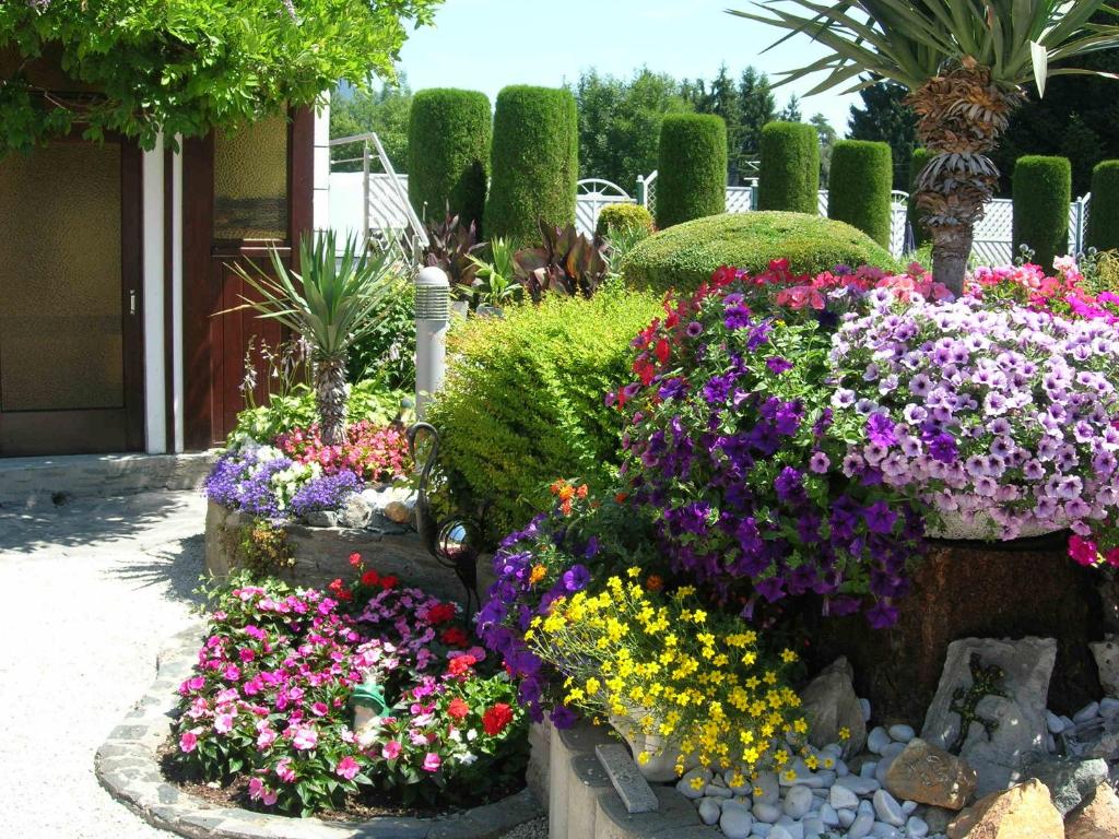 A garden outside Haus Thon