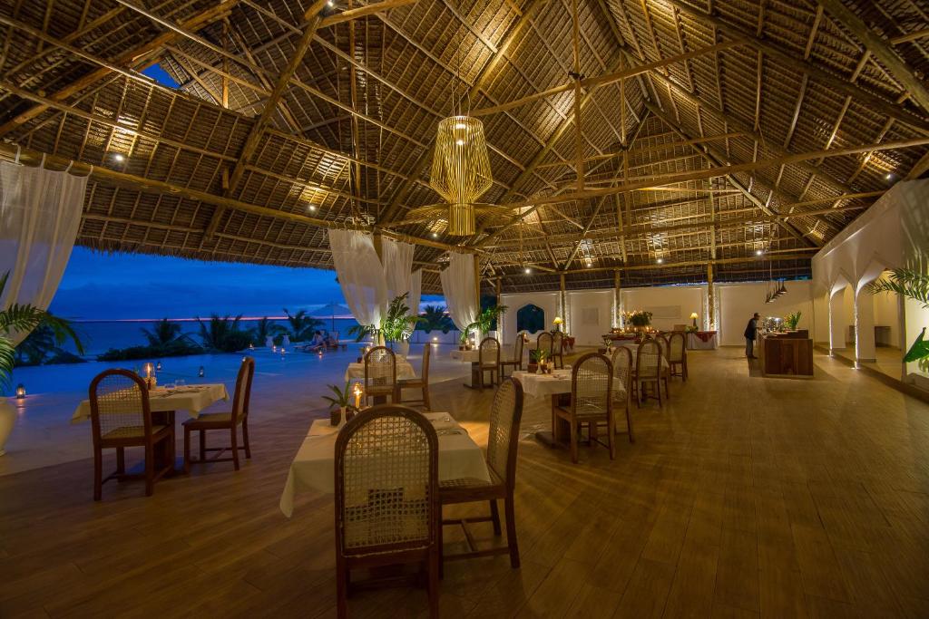 Restaurace v ubytování Konokono Beach Resort and Isaraya Luxury Overwater Villas