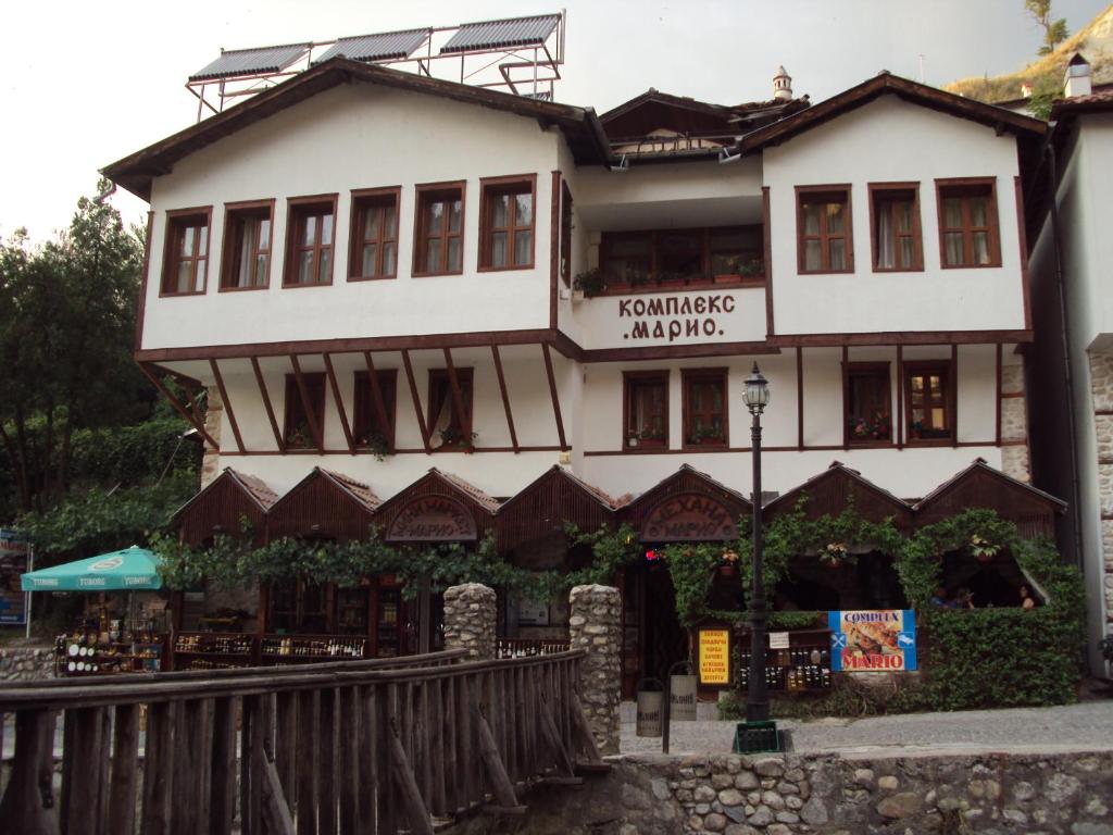 a building with a restaurant in front of it at Mario Complex in Melnik