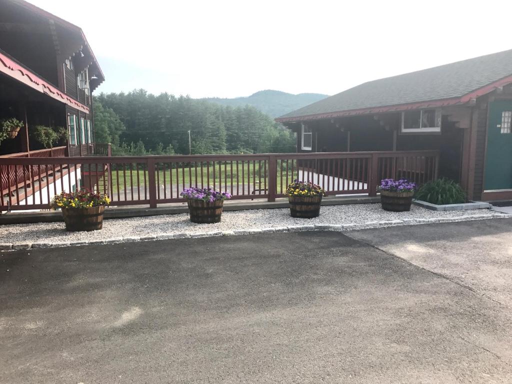 Swiss Chalets Village Inn photo