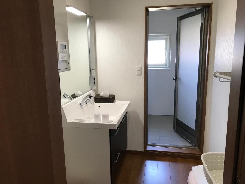 Tsuru Apartments - 