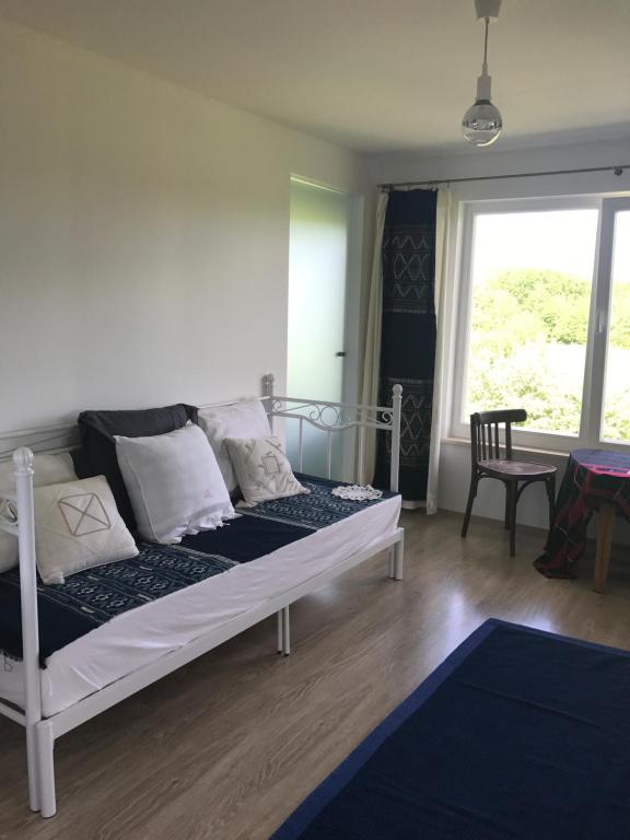 Un pat sau paturi într-o cameră la Aavikunurga Guesthouse
