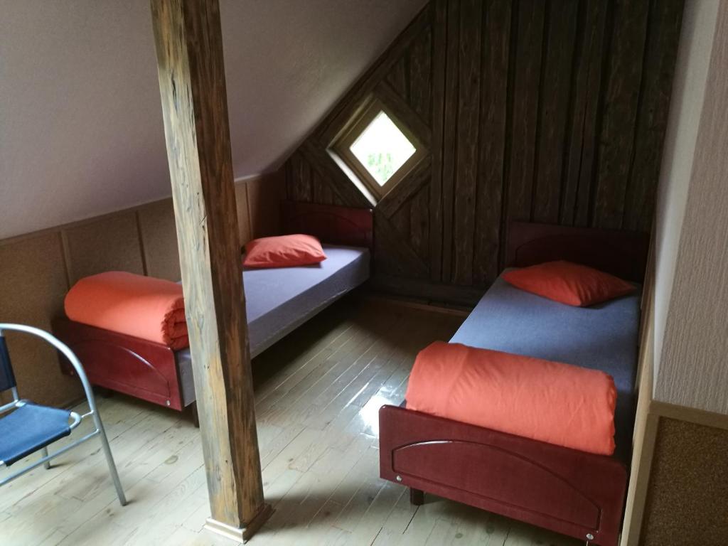 Postel nebo postele na pokoji v ubytování Bebru pirts