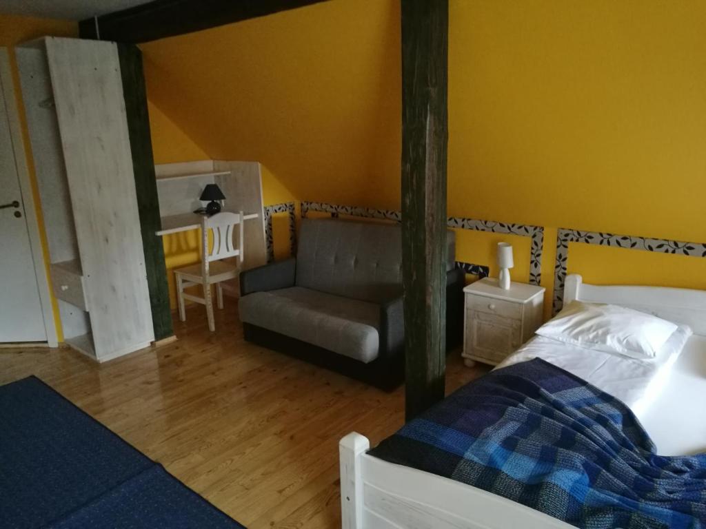 Postel nebo postele na pokoji v ubytování Bebru pirts
