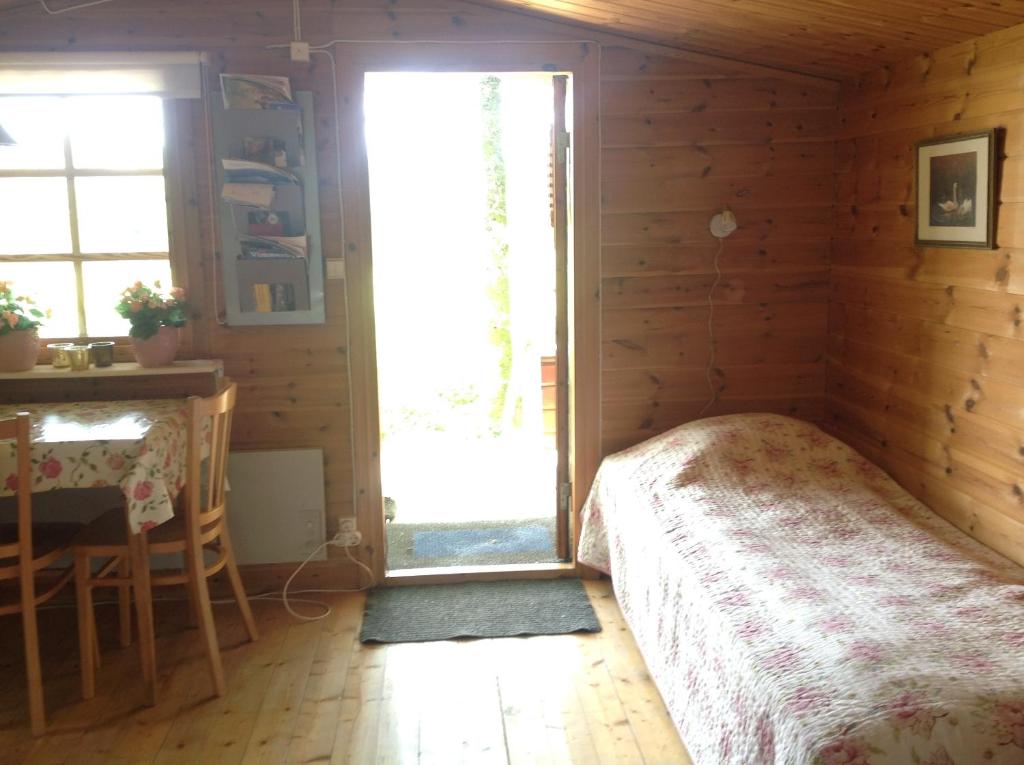 Postel nebo postele na pokoji v ubytování Aggarps Stugor