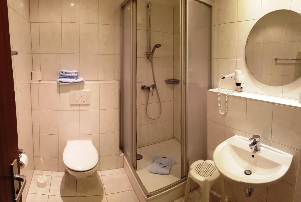 Koupelna v ubytování Hotel Vier Linden