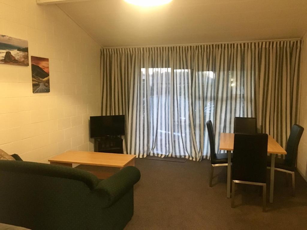 TV a/nebo společenská místnost v ubytování Andorra Motel