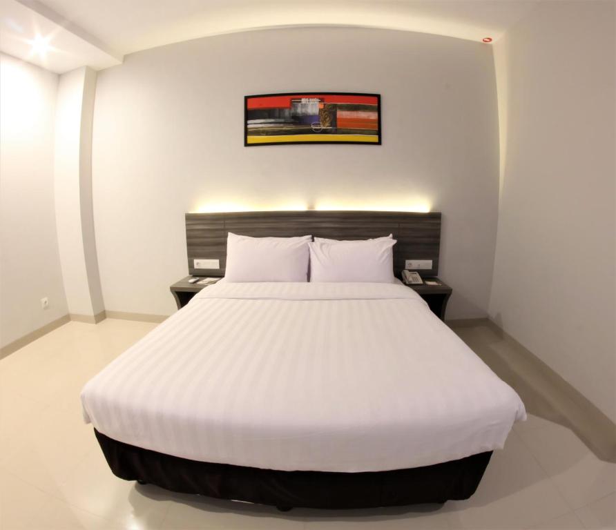 Postel nebo postele na pokoji v ubytování Urban Style Hotel Lampung, Azana Hotels Collection