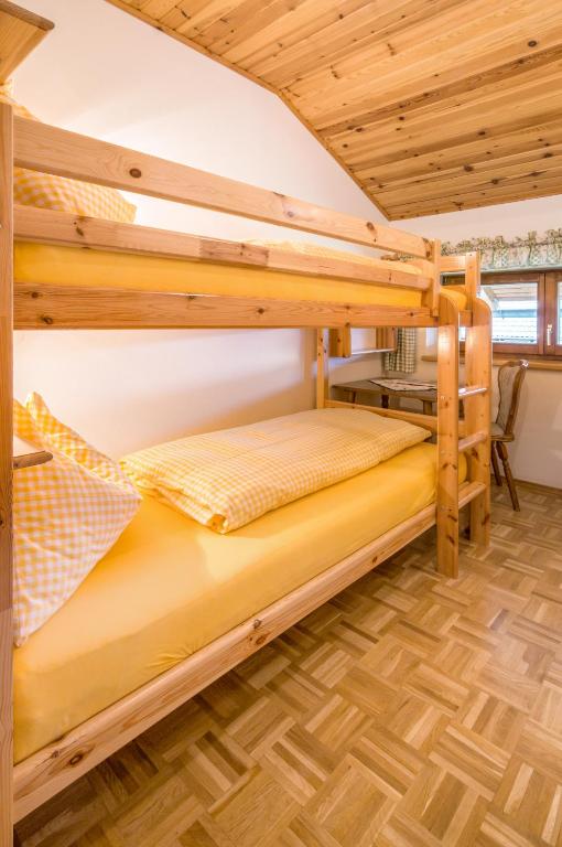 Postel nebo postele na pokoji v ubytování Bio-Bergbauernhof Weger